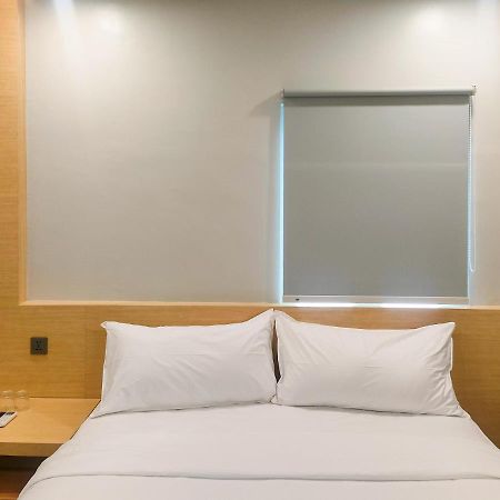 Travel Biz Hotel Medan Mitra Reddoorz Ngoại thất bức ảnh